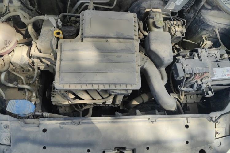 Used Volkswagen Santana 2013 1.6L Manual Fashion Edition Engine Bay