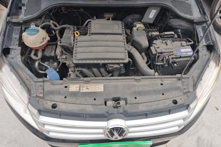 Used Volkswagen Santana 2013 1.6L Automatic Fashion Edition Engine Bay
