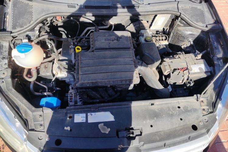 Used Volkswagen Santana 2013 1.6L Manual Fashion Edition Engine Bay