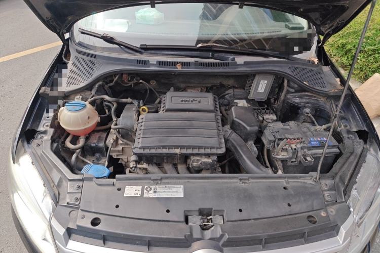 Used Volkswagen Santana 2013 1.6L Manual Fashion Edition Engine Bay