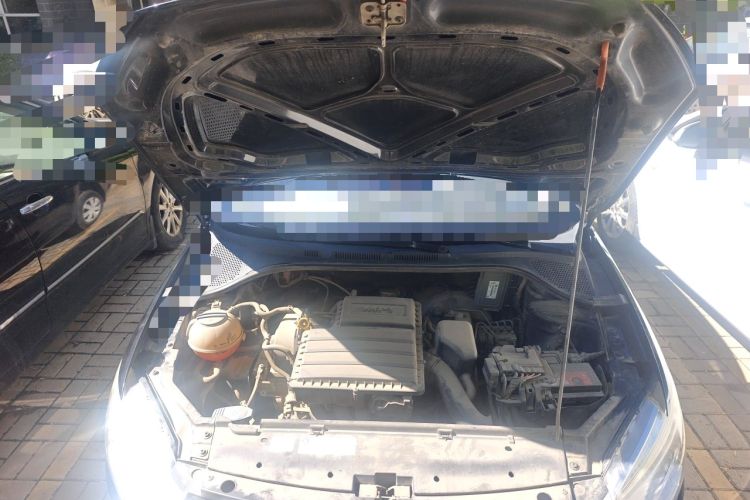 Used Volkswagen Santana 2013 1.6L Manual Fashion Edition Engine Bay