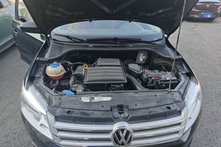 Used Volkswagen Santana 2013 1.6L Manual Luxury Edition Engine Bay