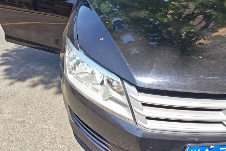 Used Volkswagen Santana 2013 1.6L Manual Fashion Edition Engine Bay Right