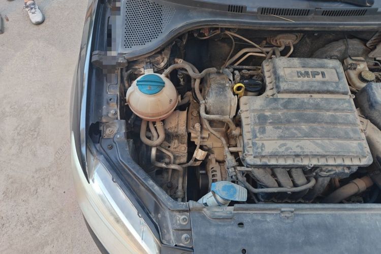 Used Volkswagen Santana 2013 1.6L Manual Comfort Edition Engine Bay Right