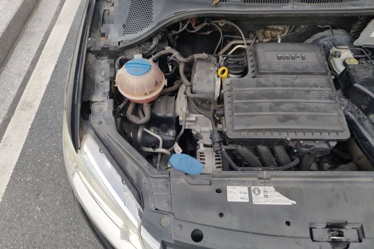 Used Volkswagen Santana 2013 1.6L Manual Fashion Edition Engine Bay Right