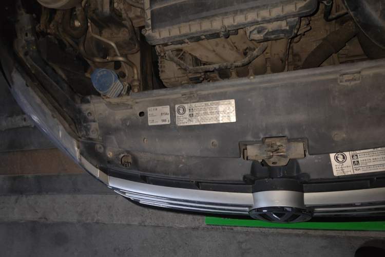 Used Volkswagen Santana 2013 1.6L Automatic Comfort Edition Engine Bay Right