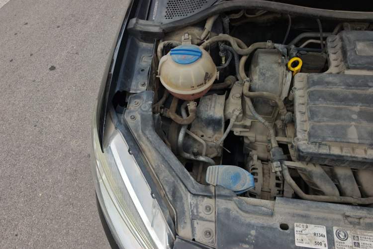 Used Volkswagen Santana 2013 1.6L Manual Comfort Edition Engine Bay Right
