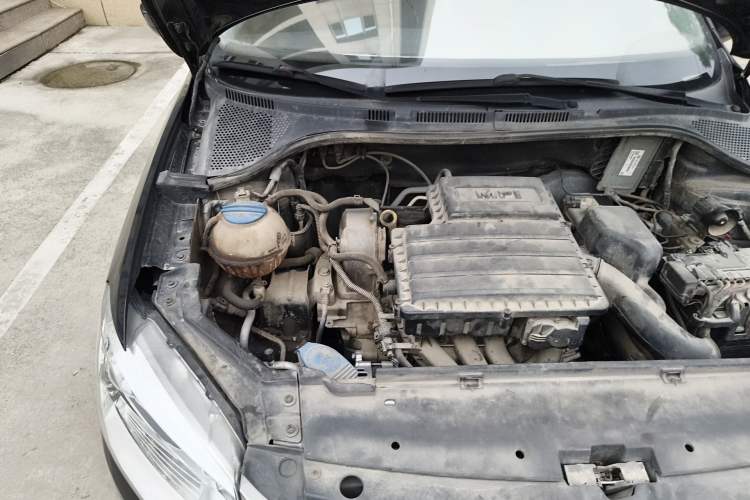 Used Volkswagen Santana 2013 1.4L Manual Fashion Edition Engine Bay Right