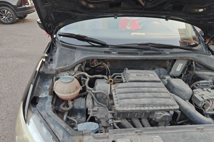 Used Volkswagen Santana 2013 1.6L Automatic Fashion Edition Engine Bay Right