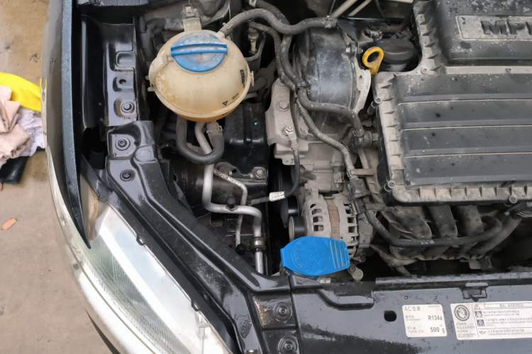 Used Volkswagen Santana 2013 1.4L Manual Comfort Edition Engine Bay Right