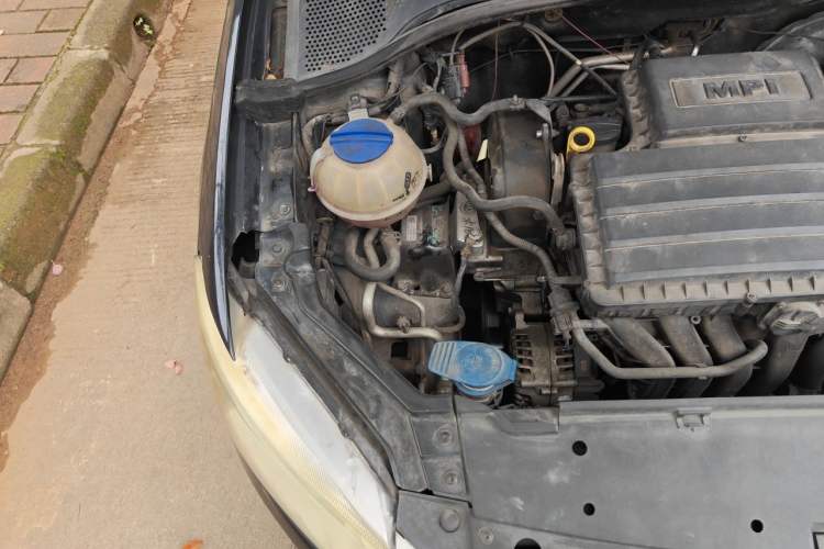 Used Volkswagen Santana 2013 1.6L Automatic Fashion Edition Engine Bay Right