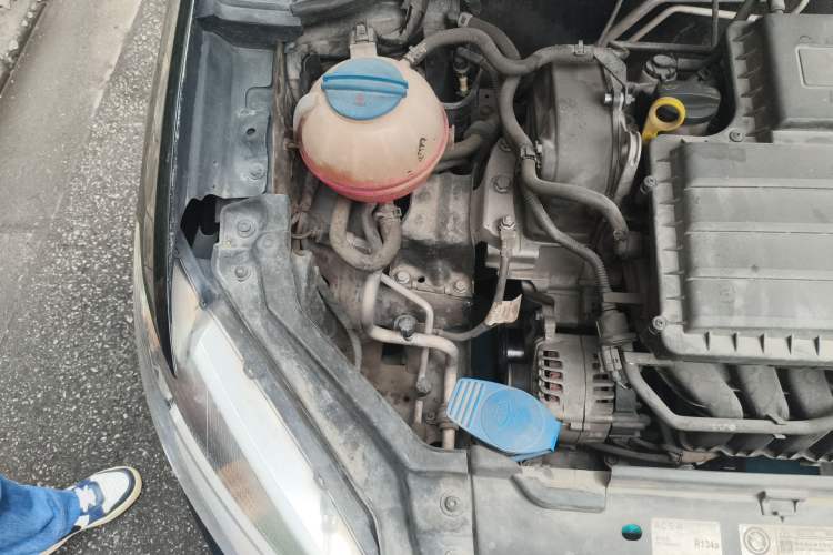 Used Volkswagen Santana 2013 1.4L Manual Fashion Edition Engine Bay Right