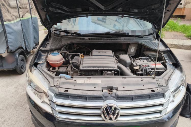Used Volkswagen Santana 2013 1.6L Automatic Luxury Edition Engine Bay Right