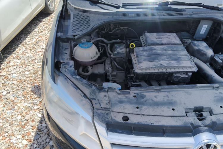 Used Volkswagen Santana 2013 1.6L Manual Fashion Edition Engine Bay Right