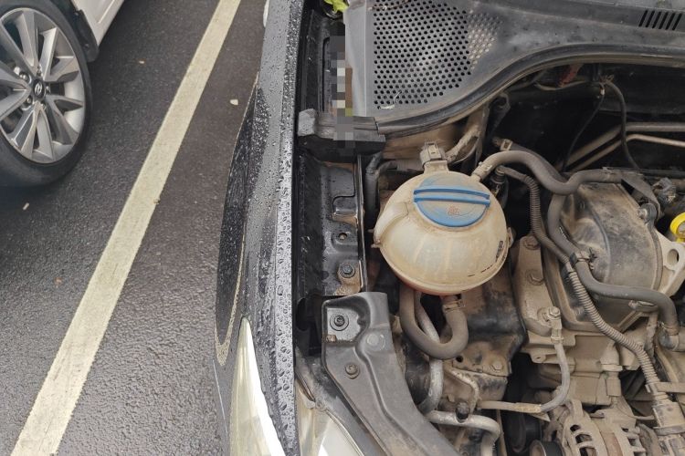 Used Volkswagen Santana 2013 1.6L Automatic Comfort Edition Engine Bay Right