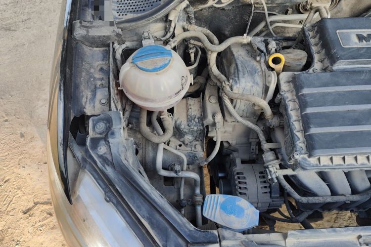 Used Volkswagen Santana 2013 1.6L Manual Fashion Edition Engine Bay Right