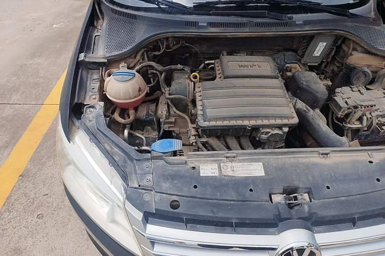Used Volkswagen Santana 2013 1.4L Manual Comfort Edition Engine Bay Right