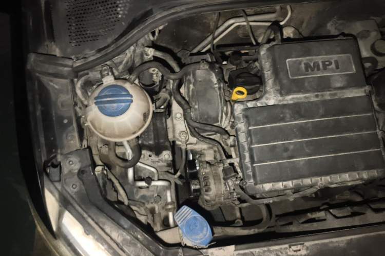 Used Volkswagen Santana 2013 1.4L Manual Comfort Edition Engine Bay Right