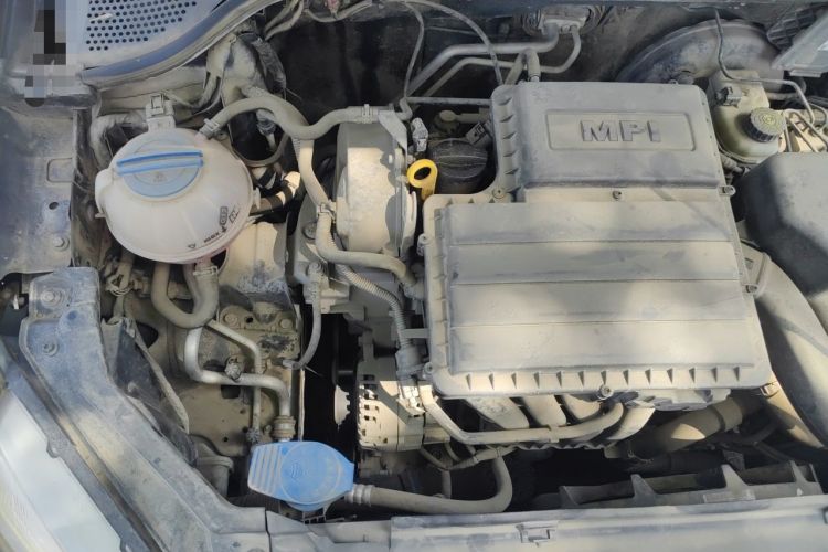 Used Volkswagen Santana 2013 1.6L Manual Fashion Edition Engine Bay Right