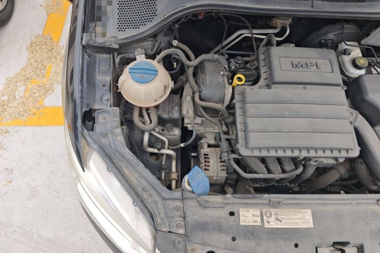 Used Volkswagen Santana 2013 1.6L Automatic Fashion Edition Engine Bay Right