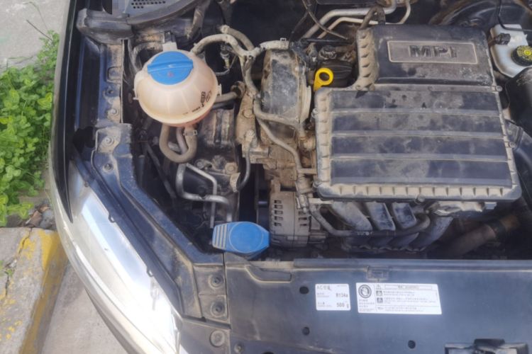 Used Volkswagen Santana 2013 1.6L Manual Comfort Edition Engine Bay Right