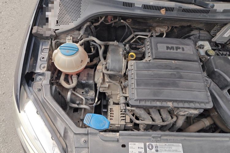 Used Volkswagen Santana 2013 1.6L Manual Fashion Edition Engine Bay Right