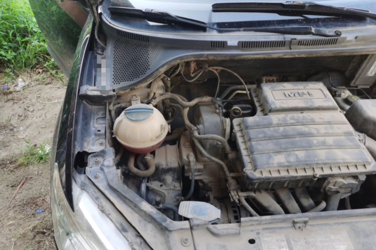 Used Volkswagen Santana 2013 1.4L Manual Fashion Edition Engine Bay Right