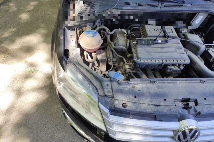 Used Volkswagen Santana 2013 1.6L Manual Fashion Edition Engine Bay Right