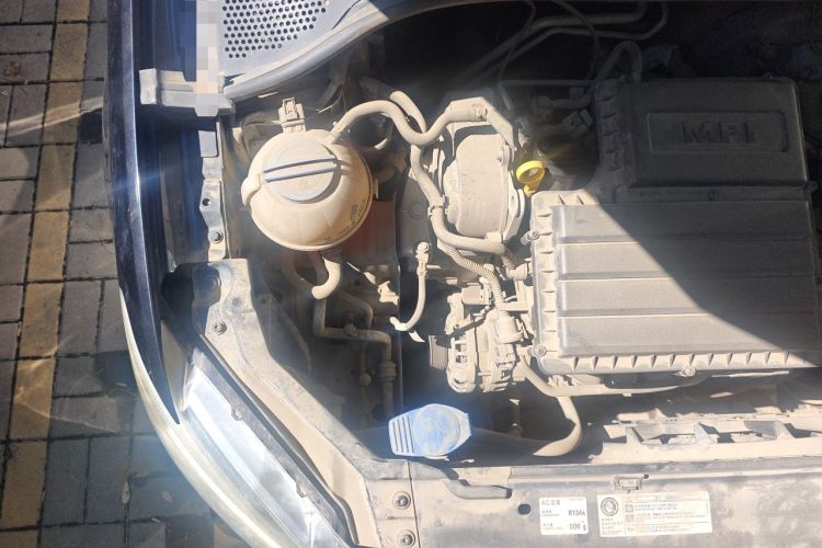Used Volkswagen Santana 2013 1.6L Manual Fashion Edition Engine Bay Right