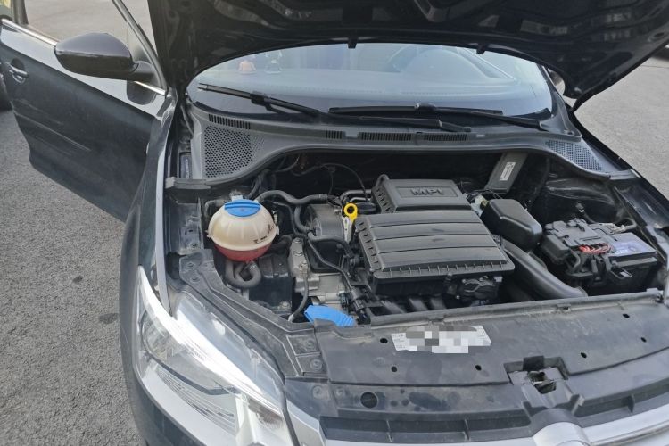 Used Volkswagen Santana 2013 1.6L Manual Luxury Edition Engine Bay Right