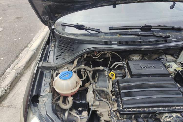 Used Volkswagen Santana 2013 1.4L Manual Fashion Edition Engine Bay Right