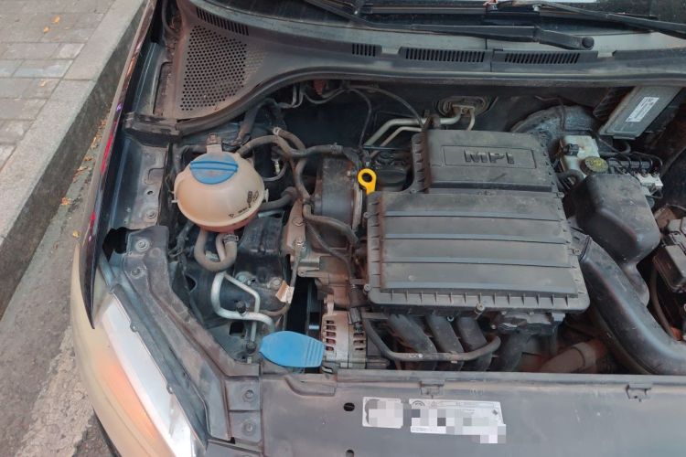 Used Volkswagen Santana 2013 1.6L Manual Comfort Edition Engine Bay Right