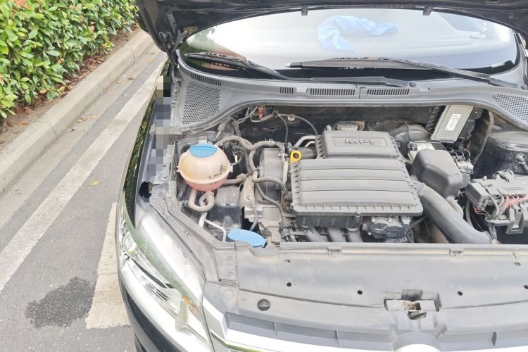 Used Volkswagen Santana 2013 1.6L Manual Fashion Edition Engine Bay Right