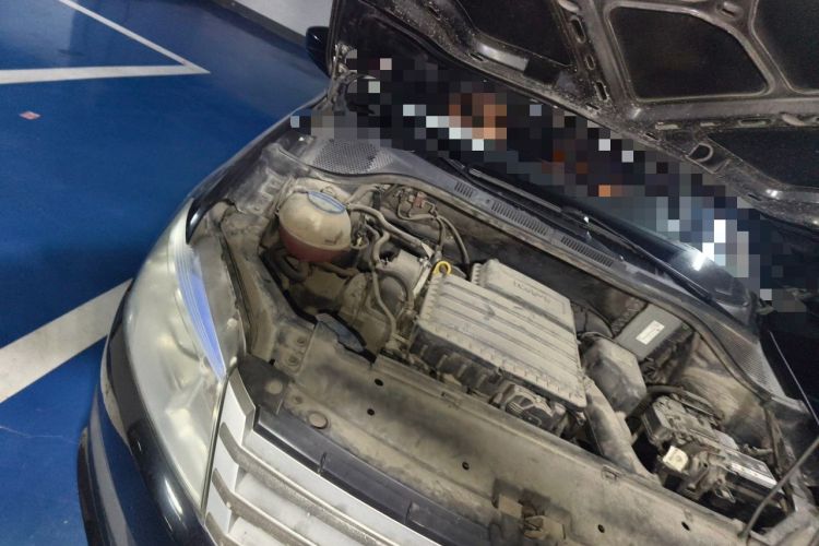 Used Volkswagen Santana 2013 1.6L Automatic Luxury Edition Engine Bay Right