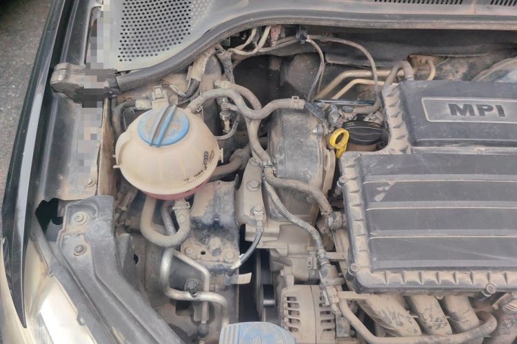 Used Volkswagen Santana 2013 1.6L Manual Comfort Edition Engine Bay Right