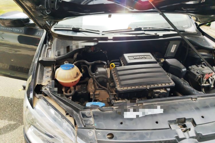 Used Volkswagen Santana 2013 1.6L Manual Fashion Edition Engine Bay Right