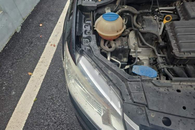 Used Volkswagen Santana 2013 1.4L Manual Fashion Edition Engine Bay Right