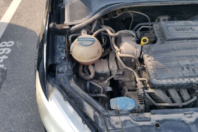 Used Volkswagen Santana 2013 1.6L Manual Luxury Edition Engine Bay Right