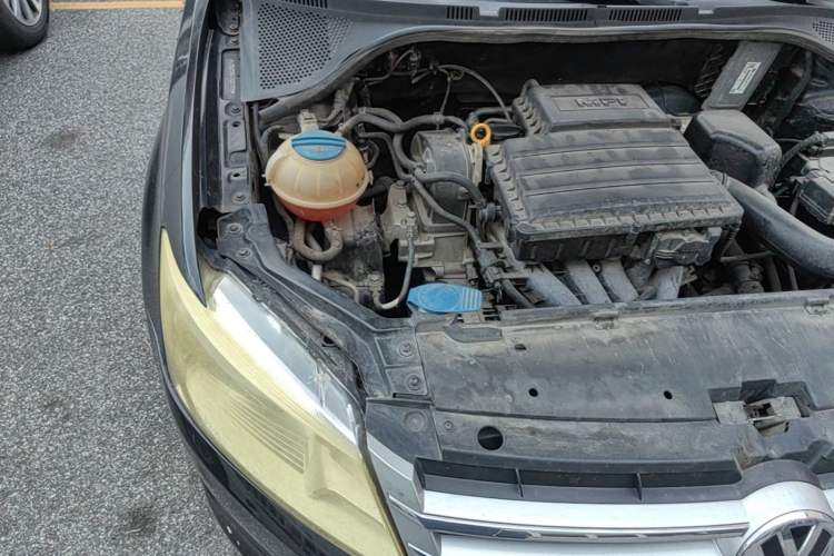 Used Volkswagen Santana 2013 1.6L Automatic Comfort Edition Engine Bay Right
