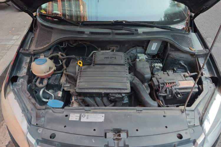 Used Volkswagen Santana 2013 1.6L Manual Comfort Edition Engine Bay