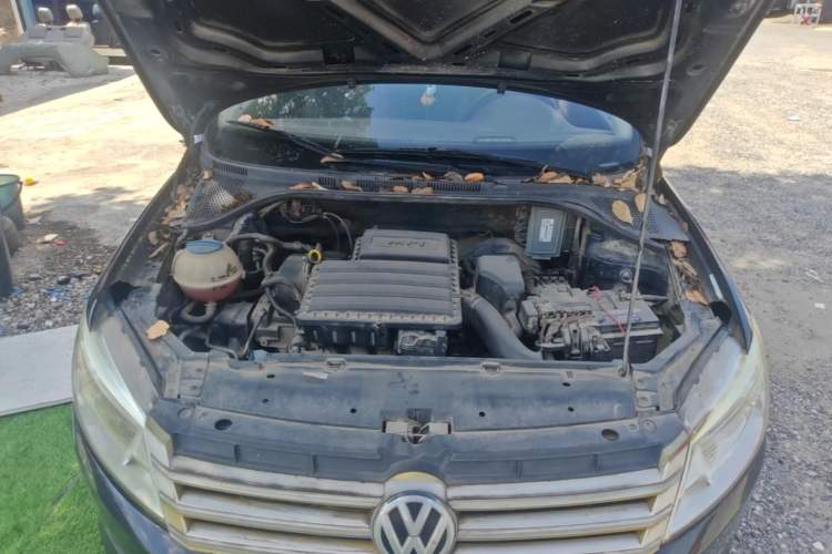Used Volkswagen Santana 2013 1.6L Manual Fashion Edition Engine Bay