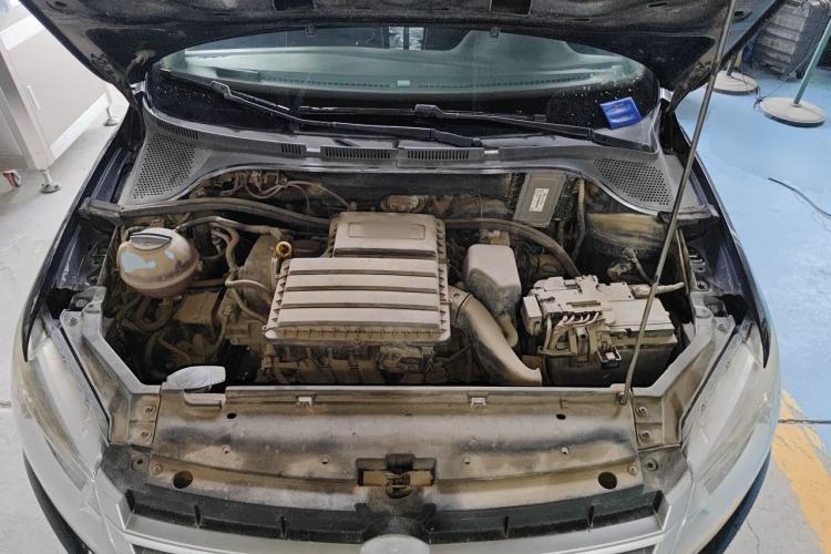Used Volkswagen Santana 2013 1.4L Manual Fashion Edition Engine Bay