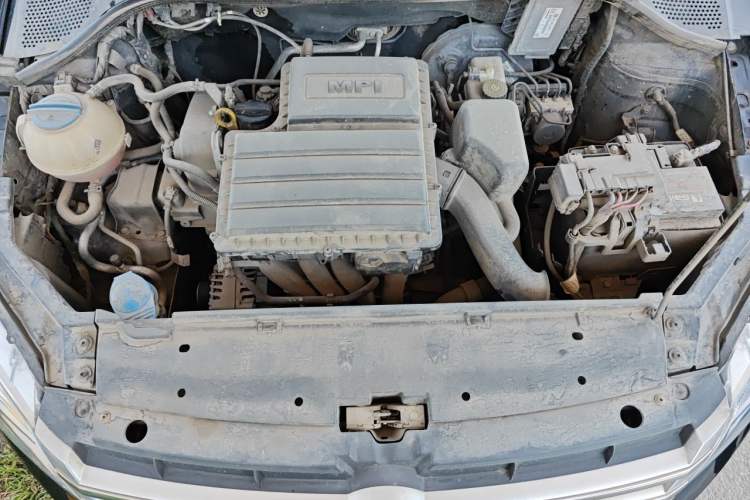 Used Volkswagen Santana 2013 1.6L Manual Comfort Edition Engine Bay