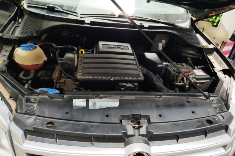 Used Volkswagen Santana 2013 1.6L Manual Fashion Edition Engine Bay