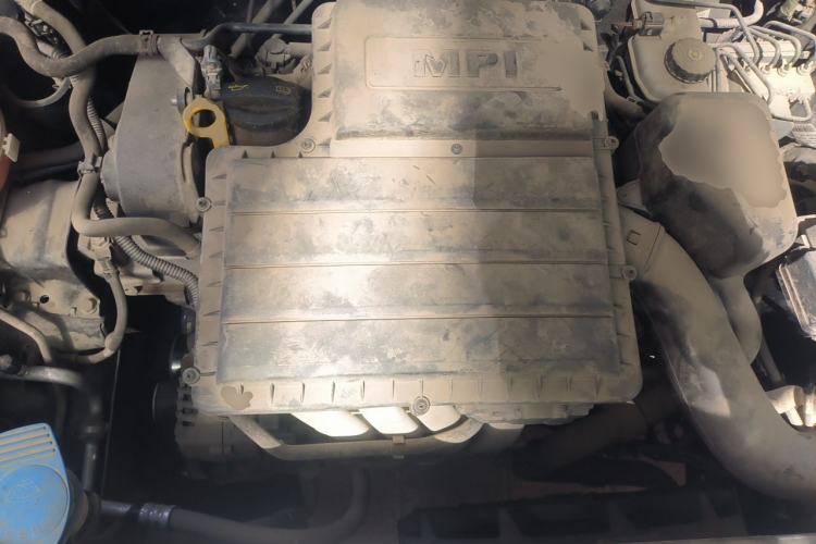 Used Volkswagen Santana 2013 1.6L Manual Comfort Edition Engine Bay