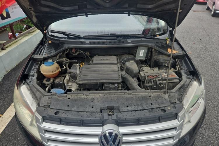 Used Volkswagen Santana 2013 1.4L Manual Fashion Edition Engine Bay