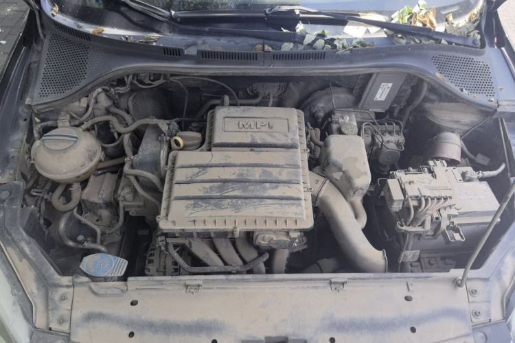 Used Volkswagen Santana 2013 1.6L Manual Fashion Edition Engine Bay