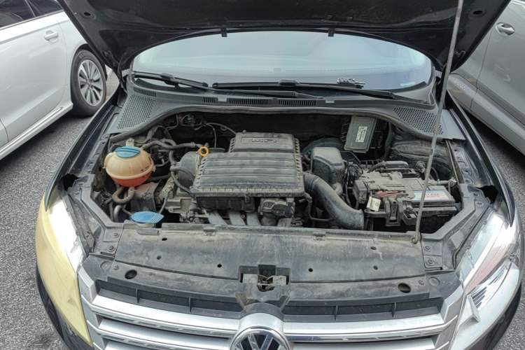 Used Volkswagen Santana 2013 1.6L Automatic Comfort Edition Engine Bay