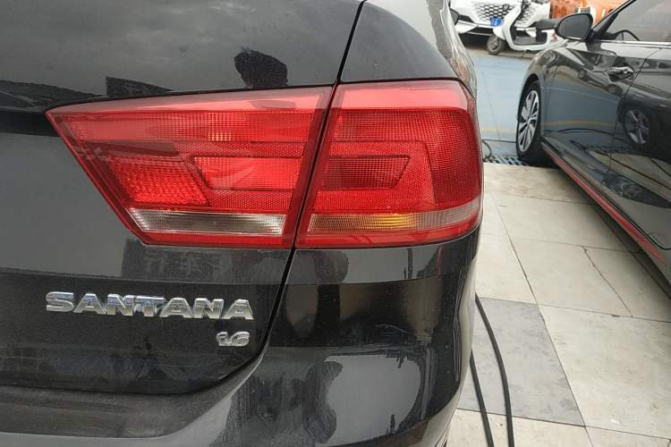 Used Volkswagen Santana 2013 1.6L Automatic Comfort Edition Exterior 3