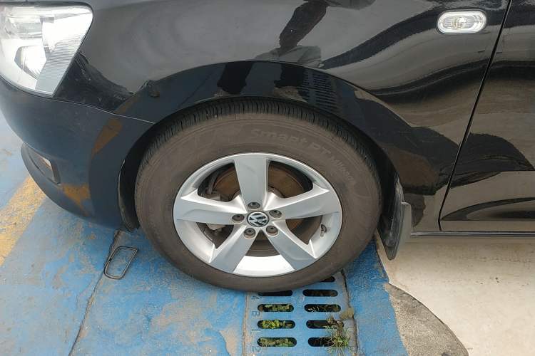 Used Volkswagen Santana 2013 1.6L Automatic Comfort Edition Exterior 4